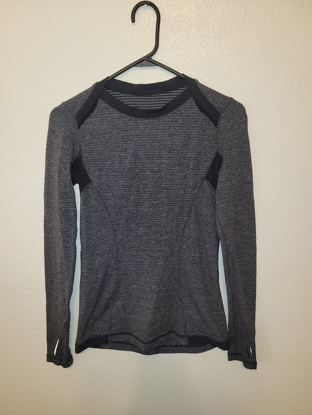 Lululemon Base Runner Long Sleeve Black/ Gray 8
